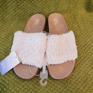 NWT Stars Above Furry Slippers Indoor Outdoor Size 10